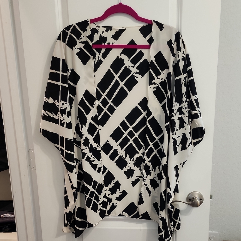 Soprano Black and White Geometric Kimono Top